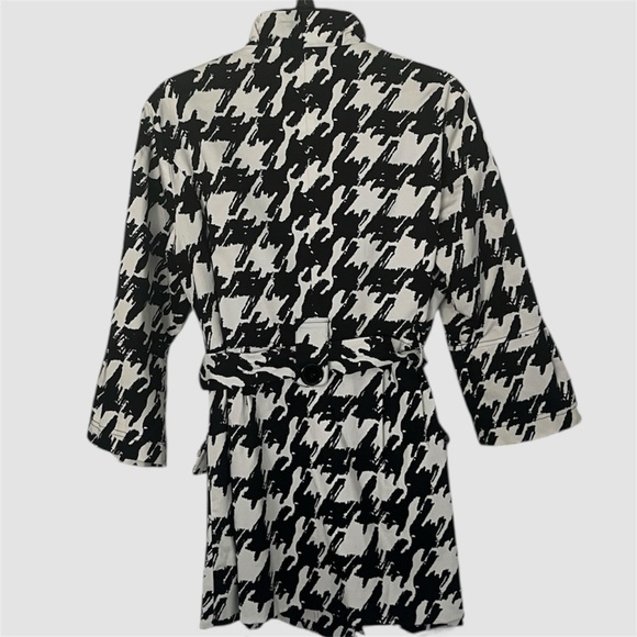 Appraisal large herringbone, pattern, black and white button down Coat Large - Picture 2 of 14